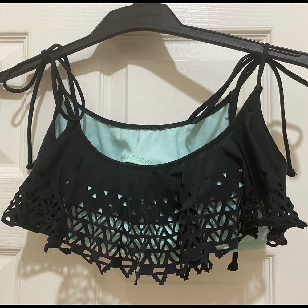 Victoria’s Secret PINK cut out swim top 💦 ☀️